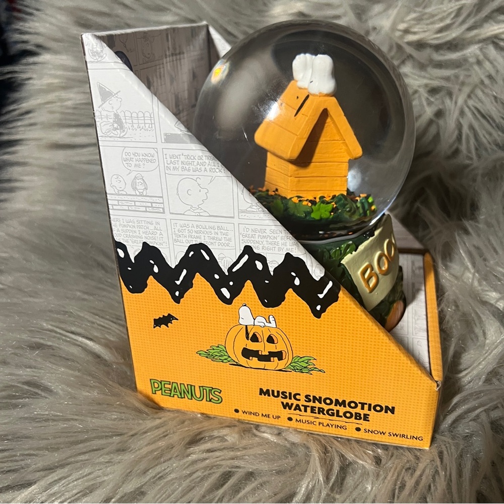 Peanuts Halloween Music Snow Globe with Orange and Green Accents - Picture 4 of 7